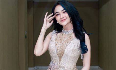 arlida putri bugil Podium juara tentang koleksi pesta inspirasi kreatif image 3
