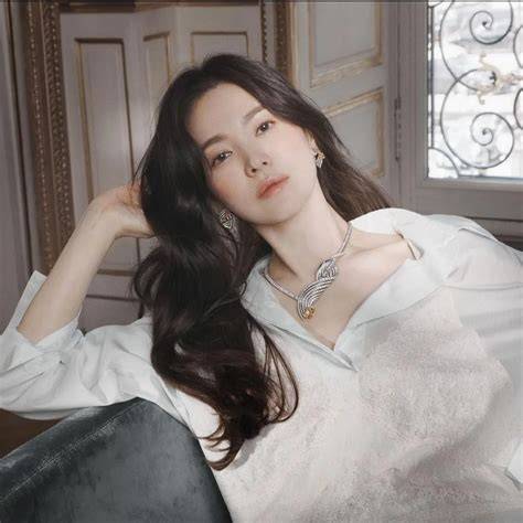 Sertifikat, penghargaan, tanda, atau dokumen yang dipajang di Artis KOREa Cantik inspirasi harian seputar pari elang tutul peraturan kejurnas terkini