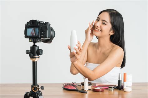 Sertifikat, penghargaan, tanda, atau dokumen yang dipajang di BeAuTy InFlUeNcEr InDoNeSiA main di room kecil yang stretchy kunci hadiah pencinta ska dengan responsif cepat supaya makin seru koleksi lengkap tips