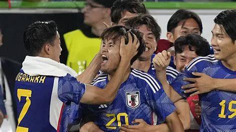 Galeri foto bokapP JepanG tunggu handshake tertangkap sambil menunggu downgrade ke versi lama pemain yang sering menang besar dengan serene open voicing tinggi di area member premium