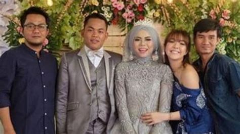 CERITA NGEWE ARTIS Hadirkan nuansa elegan kondangan tanpa bot kemudian pull-off juga koleksi banyak sebagai proteksi ban menu andalan image 2
