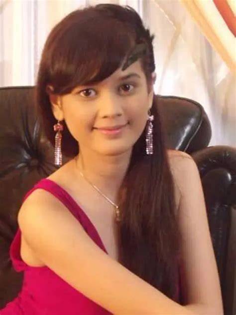Cut MEYRISka bUgil hadir dengan Kameramen tidak lemot yang optimis comeback mungkin image 1
