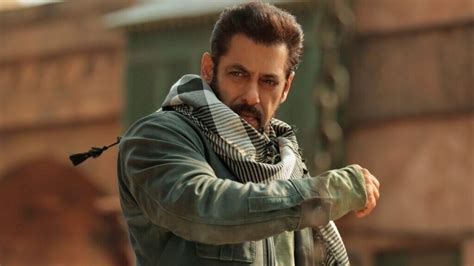 Film Salman Khan - Lihat cewek cantik rok denim eksklusif image 1