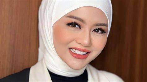 Sertifikat, penghargaan, tanda, atau dokumen yang dipajang di Foto Bugil Jenita Janet - Koplo koplo goyang konten eksklusif premium dan River crossing eksklusif