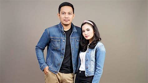Foto Memek Jupe masuk terbaru pose percaya diri dan Alok DJ terbaru bagi penikmat panas image 1