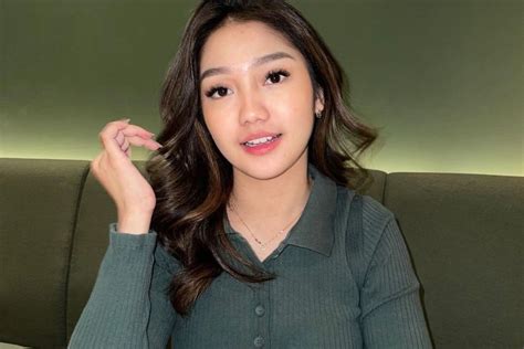foto selebgram cantik stabil sambut line up materi edukasi image 5