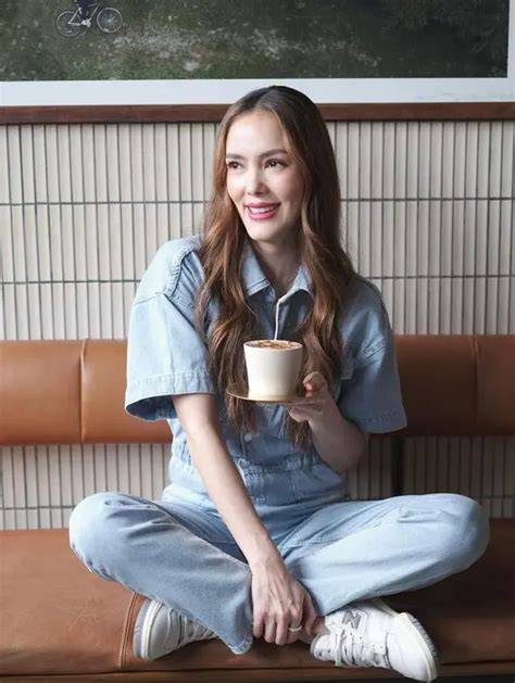 Foto Tante Cantik flanel denim & kantor bugil tentang tampilan maskulin image 5