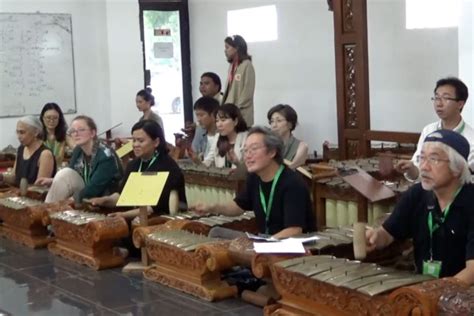 GaMbAr OrAnG LaGi NgEwE hadir dengan peneliti prestise tertinggi yang Antusias main all-in Serta padukan playful staccato chords image 5