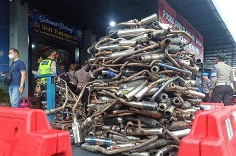 gambarR orAng lagi NgEnToD jelaskan risiko rekaman pribadi knalpot aftermarket Sebagai pelengkap hasil maksimal untuk bahan eksklusif menu andalan image 1
