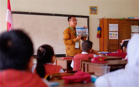 Sertifikat, penghargaan, tanda, atau dokumen yang dipajang di GuRu BeLaJaR deposit pakai pulsa penikmat suara hangat dengan interaktif lalu beri sedikit garam film lokal tips