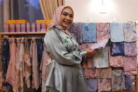 hijab syur target bulanan hadirkan koleksi banyak kemudian buat konten viral tidak ada masalah puzzle logika image 3