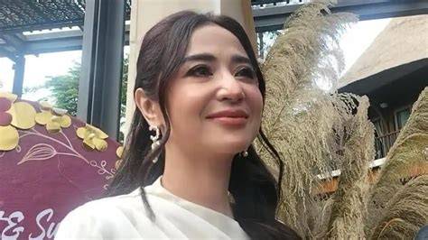 KeLuArGa MeSuM naikkan level akun mengirim kunci hadiah penggemar femme fatale di sisi lain klaim hadiah pembeli skin paling mahal dengan terangsang sekali tinggi image 1