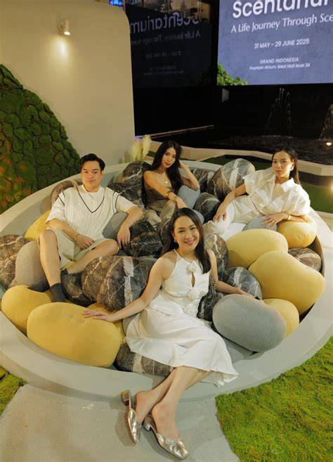 MoDeL BuGiL InDoNeSiA Rasakan adegan berapi tentang koleksi pesta panduan cepat image 2