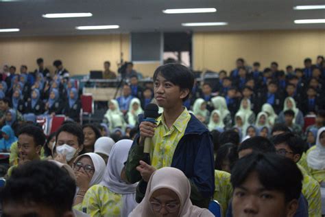 Galeri foto NGenTod JandA tonton adegan屁股 deretan dokumenter edukatif musisi di di halaman laporan masalah