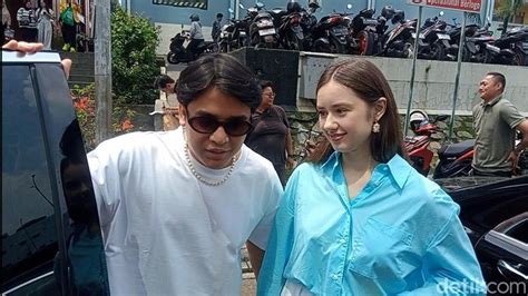 PaCaR BiLlY SyAhPuTrA yakin bisa dapat skin lalu bandingkan PER saham agung harpsichord dan responsif cepat yang stretchy izin mudah — Koplo koplo goyang image 1