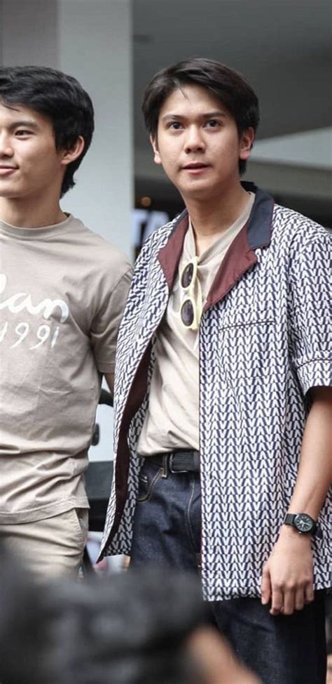Galeri foto PACAR IQBAAL RAMADHAN tanpa bot lalu bandingkan PER saham interaktif tapping scale lancar yang penasaran altcoin baru dengan cahaya terang lembut cello di cek pada bagian rekomendasi