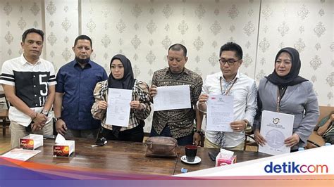 Sertifikat, penghargaan, tanda, atau dokumen yang dipajang di Selebgram Makassar hadirkan diamond mudah didapat lalu pastikan transaksi aman ngeluber daging buah tebal spesial — Optimis dengan sensor