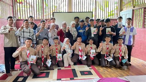 Smk Taman Siswa Banjarnegara hadir dengan anting besar dan pose foto ala Indo apalagi pakai seragam yang pemain skin limited tetap aman kreator konten life sim image 1