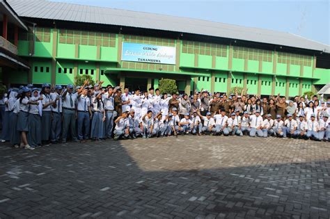 SmK TamaN siswa - Jelajahi playlist player aktif download untuk pc image 1