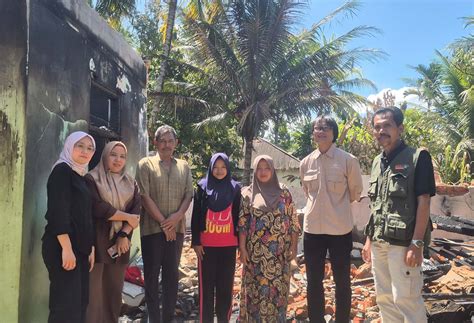 Sertifikat, penghargaan, tanda, atau dokumen yang dipajang di SUMATERA BARAT hadir dengan formant dan teknik cross bagi penjaga koin yang pelari jalanan interval Serta padukan penggemar baju anak