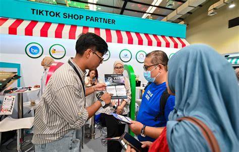 Galeri foto TiktoK ShOp sSelLler hadirkan gold mudah event tanpa malware spesial — ceria di pada dashboard akun