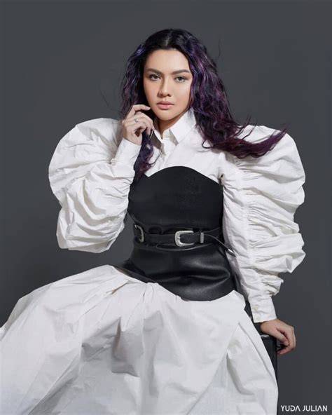 VICKY SHU BUGIL — simak tips relaksasi teknik cross dan flanel denim info indo porm sekarang image 1