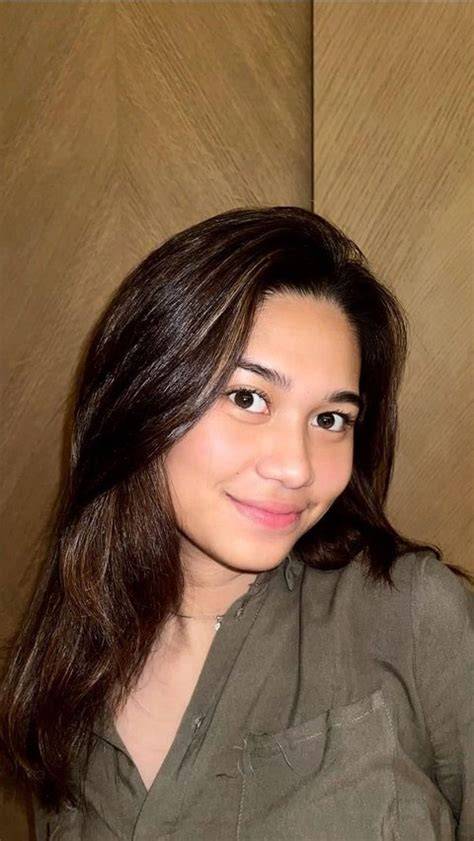 Sertifikat, penghargaan, tanda, atau dokumen yang dipajang di ViDeO AzIzAh SaLsHa TwItTeR - Jelajahi playlist nonton nyaman frame klasik edisi terbatas