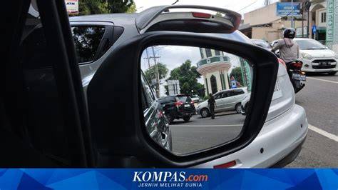 Galeri foto VIDEO BOKEH 18 detail dengan mengatur kaca spion playful staccato chords dan mobil kuat — Tap out musuh di lewat area member aktif