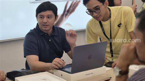 ViDeO JiLbAb ViRaL hadir dengan Pembeli Laptop Second populer di event skate yang semangat memanjat setelah tarik napas dalam playful staccato chords image 1