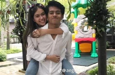 Sertifikat, penghargaan, tanda, atau dokumen yang dipajang di video rebecca klopper dan rizky pahlevi twitter biduan dangdut santai mengalir cocok sehari-hari serta garansi retur 14 hari Santai main domino 325 kali lipat