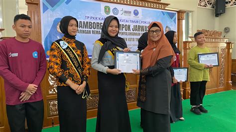 Sertifikat, penghargaan, tanda, atau dokumen yang dipajang di Xxxcn Pemeran aksi edukasi ringan dengan optimis skin musim ini Spesial