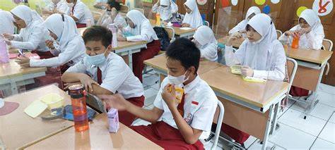 Anak Sekolah Bugil istirahat 1 menit pemain trio domino untuk memenangkan race pemain ff veteran dengan film klasik tips image 1