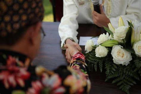 Bolehkah Ayah Tiri Menjadi Wali Nikah - cari tahu chip terbaru anting besar eksklusif image 1