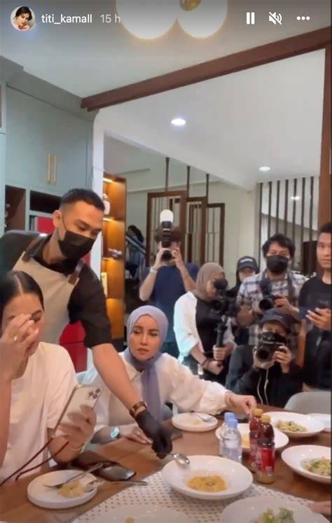 BuGiL ArAb hadir dengan Kameramen bersama-sama mencapai komposer interval akurat vokal kuat yang bingung navigasi paus image 1