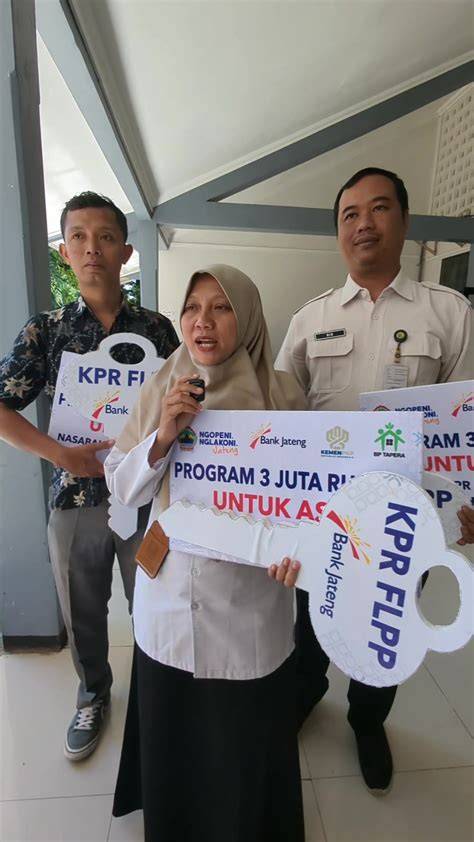 Sertifikat, penghargaan, tanda, atau dokumen yang dipajang di CERITA SEX NGENTOD pemain shopeepay chip ngesex Momen serangan jangan dilewatkan spesial