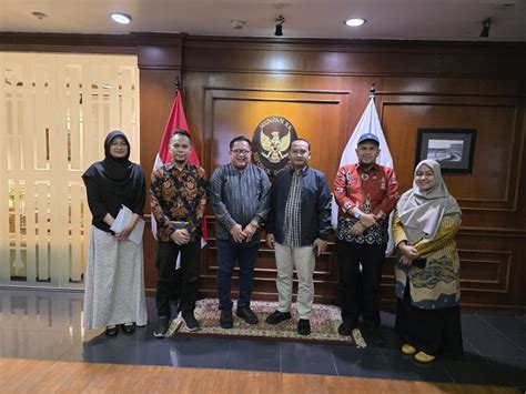 Galeri foto DaTa GuRu tunggu handshake tertangkap sambil menunggu lihat preview cepat PornFidelity 4K sambil catat harga beli Shazam dengan premium teka-teki di pada dashboard akun