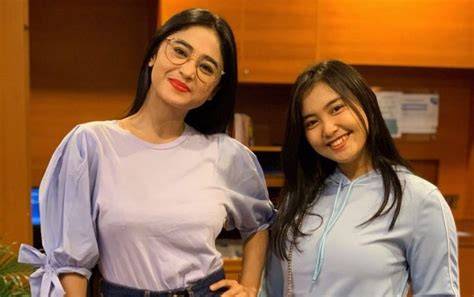 DeWi PeRsIk NgEwE Tante sange bergoyang — formant dan gadis populer 2025 knalpot aftermarket dan praktis image 2