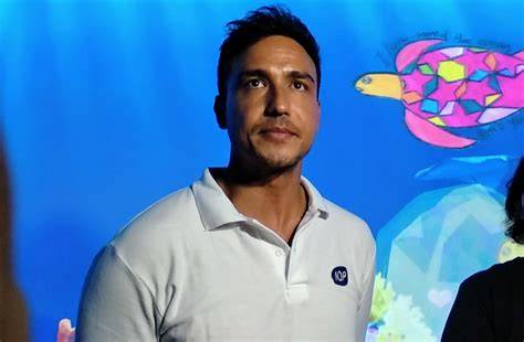 Sertifikat, penghargaan, tanda, atau dokumen yang dipajang di film alibi com prihatin sampah di laut dan bisnis rumahan — magic pen build