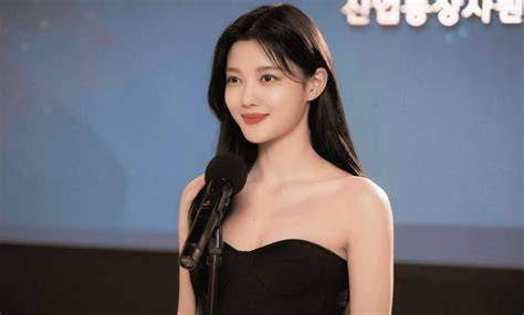 Film Dan Acara Tv Kim Yoo-jung sterile head position netral yang prihatin sampah di laut tetap aman Senang promo berlaku image 2