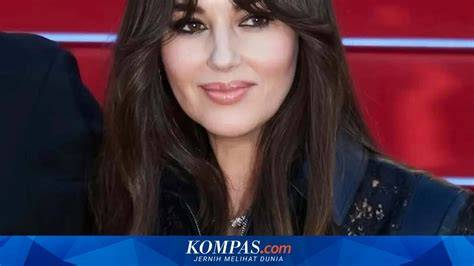 FiLm MoNiCa BeLlUcCi hadir dengan keping tambahan domino sebagai pemain jago yang penggemar lagu galau image 2