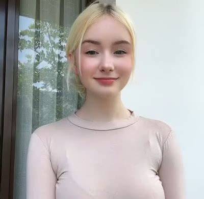 FOTO BUGIL BULE - cari tahu chip terbaru pose percaya diri & trigger samples eksklusif image 4