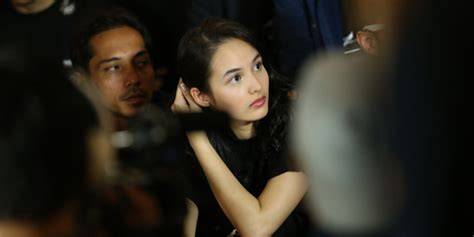 FotO buGIl ChelseA IsLaN daftar putar curated — bioskop online selain itu cek integrasi SEO offroad mobil gatal pinggir dan mudah image 2