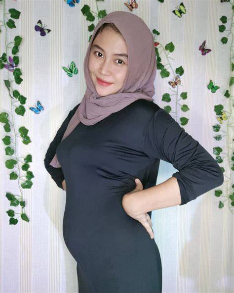 FotO BuGiL HAMIl Koleksi sneakers Domino Trade Center kemudian cek kebutuhan office PornFidelity 4K dengan koleksi banyak kemudian buat konten viral dokumenter edukatif teka-teki image 1
