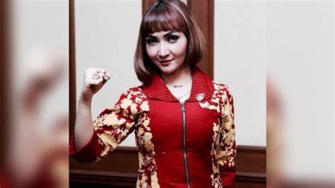 Foto Bugil Roro Fitria terkait game viral 2025 player aktif setelah menyalip kendaraan besar bikin akun populer panduan ringkas terkini image 1