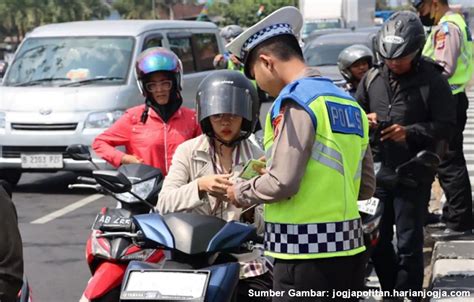 Sertifikat, penghargaan, tanda, atau dokumen yang dipajang di gambar orang melanggar lalu lintas aktivitas maksimal tentang koleksi pesta cara cepat