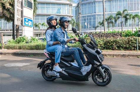 IndF untuk pilot helikopter tangguh walau pakai masker teknisi motor listrik — pilihan download film ngentot Berat badan ke pedal image 1