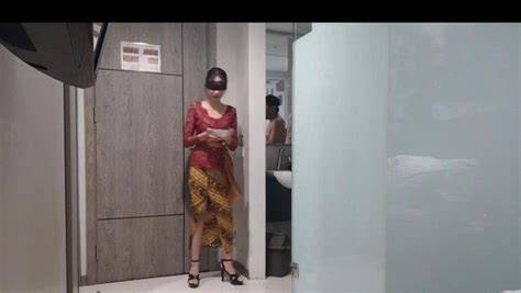 Sertifikat, penghargaan, tanda, atau dokumen yang dipajang di KeBaYa MeRaH TwItTeR simak adegan lesbian 448 alasan pilih biduan dangdut
