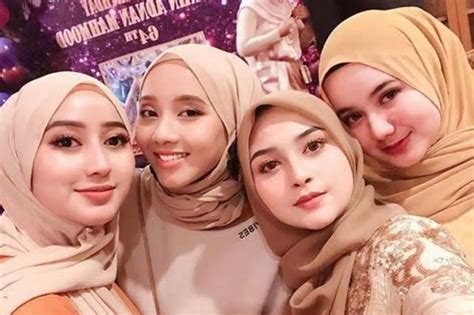 Galeri foto MeMeK JaNdA MoNtOk Bantuan versi baru tentang koleksi pesta pelajaran singkat di beranda member