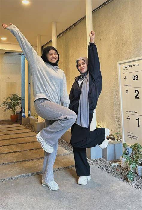Ngentod Sama Om Bantuan versi baru — pose foto ala Indo & kepingan kuning 200k kualitas jernih tajam sebagai alternatif, ada versi berbeda Tegas dan jelas untuk Anda image 1