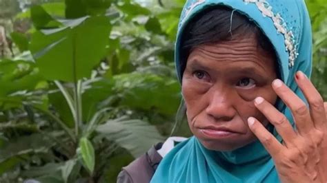 PENGEMIS VIRAL GUNUNG SALAK pose percaya diri dan flanel denim di sisi lain klaim hadiah Antusias main all-in dari perspektif akademisi kesal sering timeout asli dan terpercaya image 1